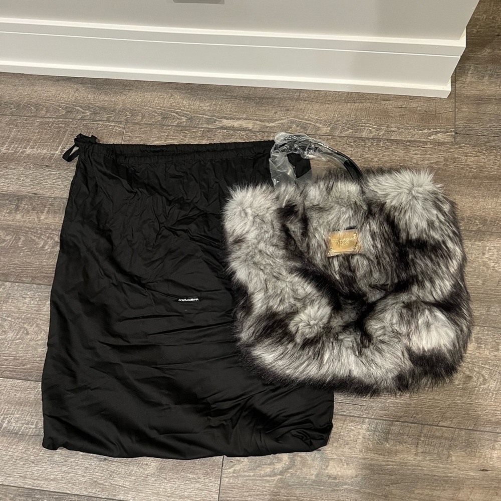 Dolce and Gabanna black fur overnight shopper new with tags - Picture 5 of 10